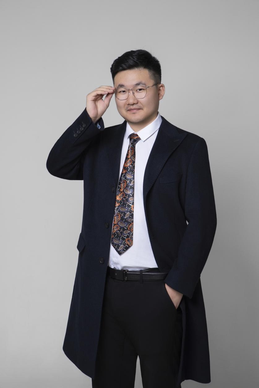苏鸿睿律师照片