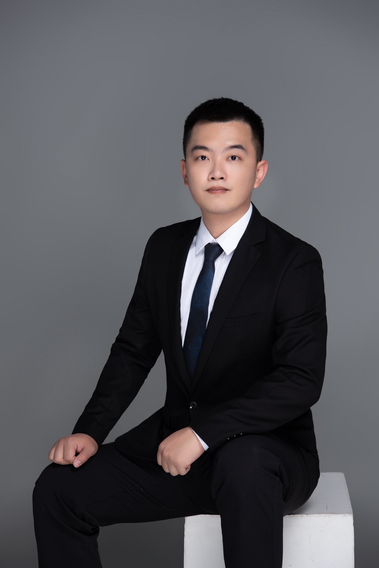 陈威臣律师照片